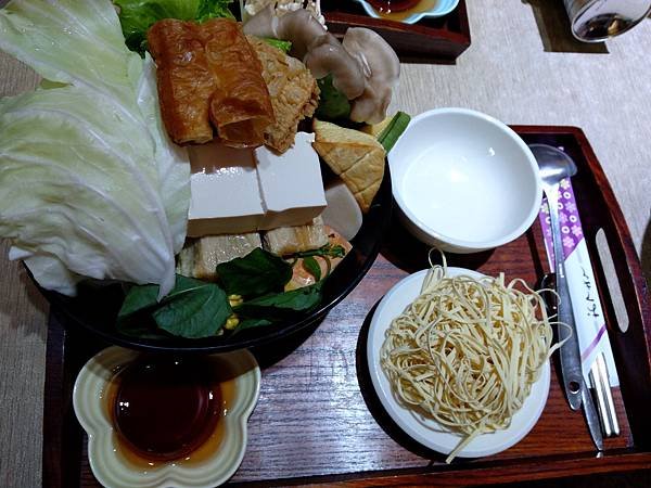 沐軒素食餐廳用晚餐