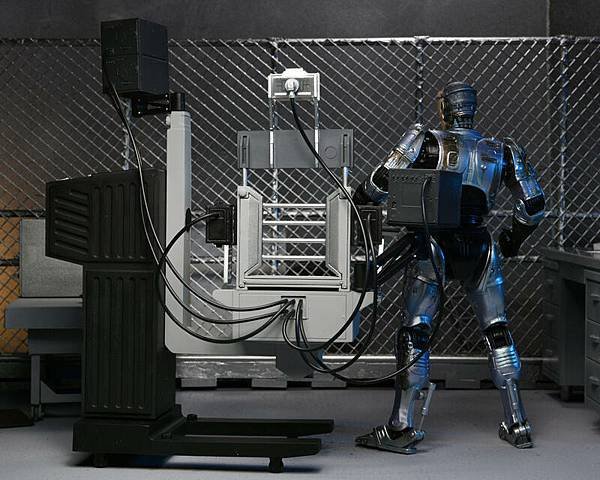NECA 機器戰警 3.jpg