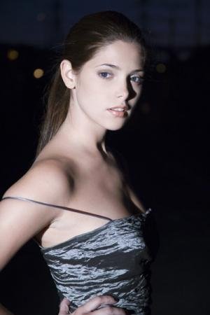 2009-Ashley Greene Photoshoo3-06.jpg