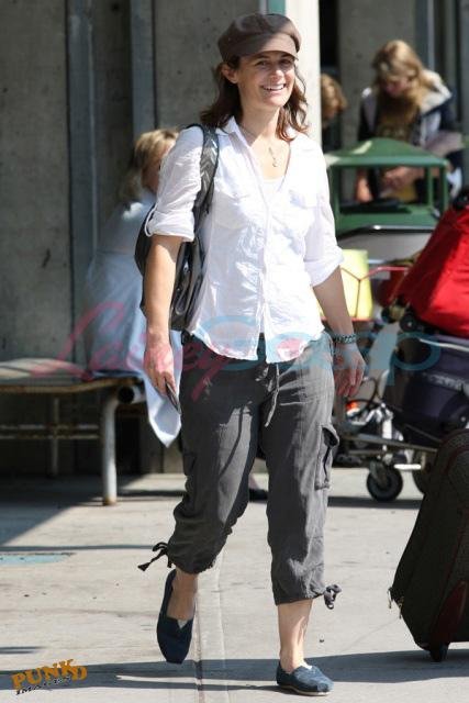 20090830-Sarah Clarke spotted in Vancouver-05.jpg