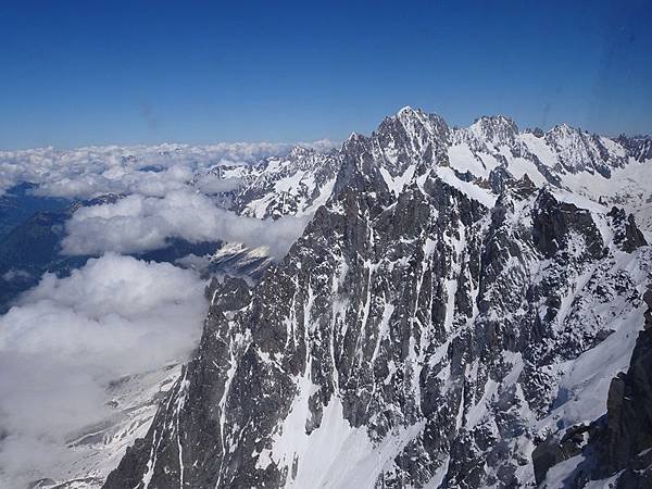 瑞士之旅:夏慕尼感受法式浪漫.南針山纜車朝聖阿爾卑斯最高峰 