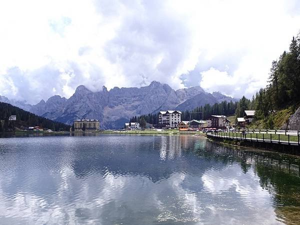 多洛米蒂健行之旅:義大利密蘇里娜湖( Lago di Mis