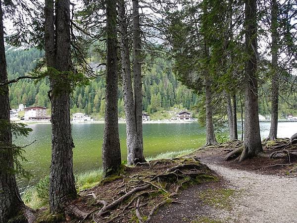 多洛米蒂健行之旅:義大利密蘇里娜湖( Lago di Mis