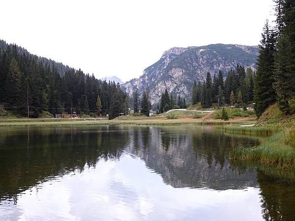 多洛米蒂健行之旅:義大利密蘇里娜湖( Lago di Mis