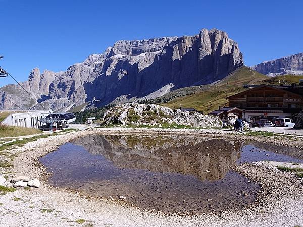 多洛米蒂健行之旅:義大利加爾代納山谷綠野遊蹤--三段纜車拜訪