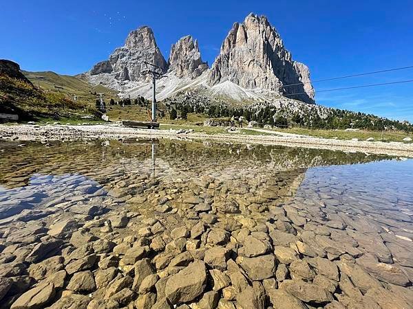 多洛米蒂健行之旅:義大利加爾代納山谷綠野遊蹤--三段纜車拜訪