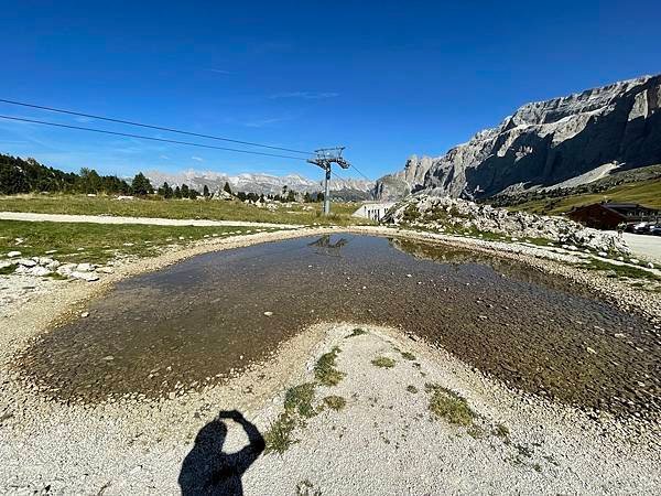 多洛米蒂健行之旅:義大利加爾代納山谷綠野遊蹤--三段纜車拜訪