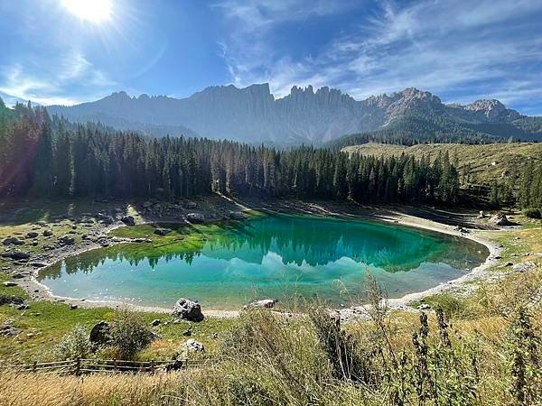 多洛米蒂健行之旅:義大利迷人翡翠綠寶石卡雷扎湖(Lago d