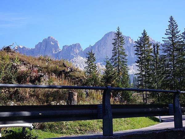 多洛米蒂健行之旅:義大利迷人翡翠綠寶石卡雷扎湖(Lago d