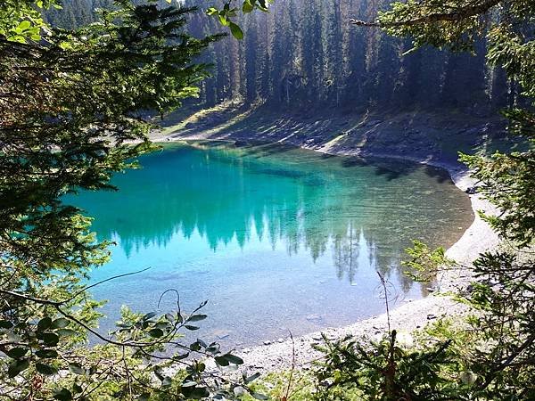 多洛米蒂健行之旅:義大利迷人翡翠綠寶石卡雷扎湖(Lago d