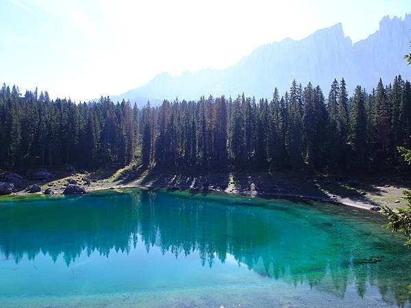 多洛米蒂健行之旅:義大利迷人翡翠綠寶石卡雷扎湖(Lago d