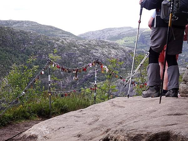 北歐三國之旅--挪威聖壇岩(PREIKESTOLEN)健行