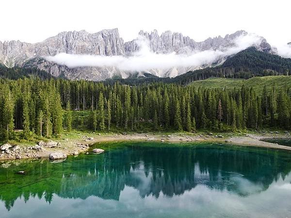 北義多洛米蒂山區健行:森林綠寶石卡雷扎湖(Lago di C