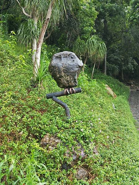 貓頭鷹造型的原石.jpg