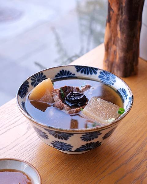 台南安平美食，新品清燉牛花腱加入枸杞、紅棗燉煮的相當清香順口