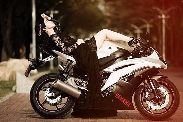 高雄自助婚紗推薦：重型機車新人