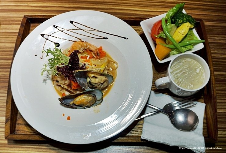 【卡菲。小食光 咖啡館-河堤店】-16-16