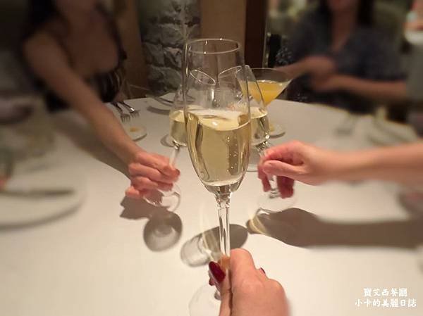 *台北君悅酒店【寶艾西餐廳】英國威靈頓牛排米其林推薦餐盤,精