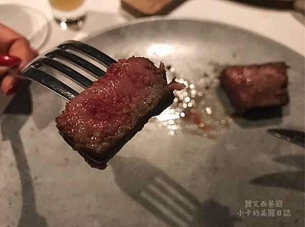 *台北君悅酒店【寶艾西餐廳】英國威靈頓牛排米其林推薦餐盤,精
