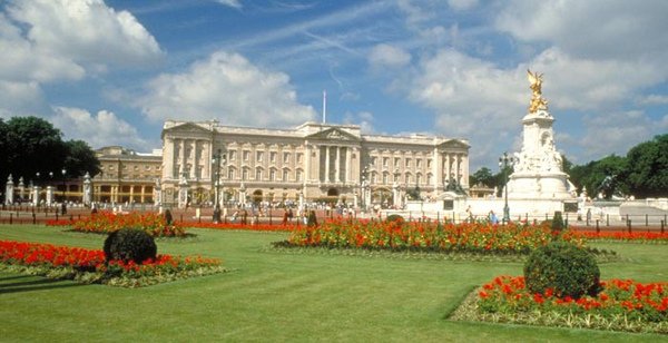 Buckingham_Palace.jpg