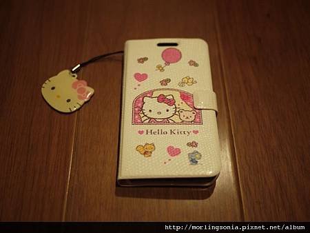 111025 (3) Hello Kitty 手機套.JPG