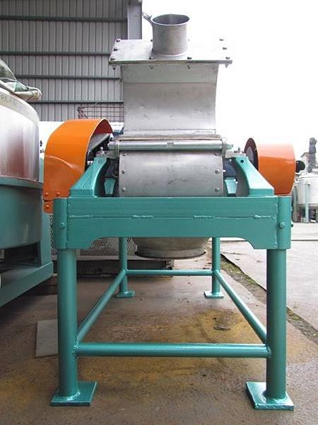 白鐵粉碎機,馬力10HP,型式FM-2,日本進HOSOKAWA MICRON FEATHER MILL (2).JPG