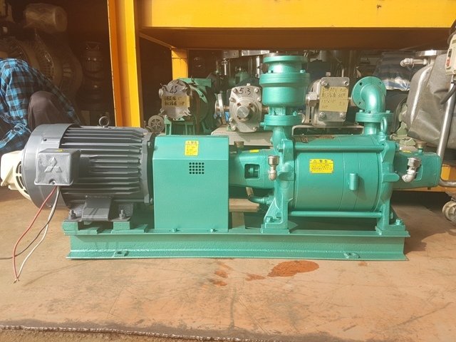 水循環真空幫浦,型式SW-150B,每分鐘排氣量2500L,馬力7.5HP,SHINKO神港精機株式會社