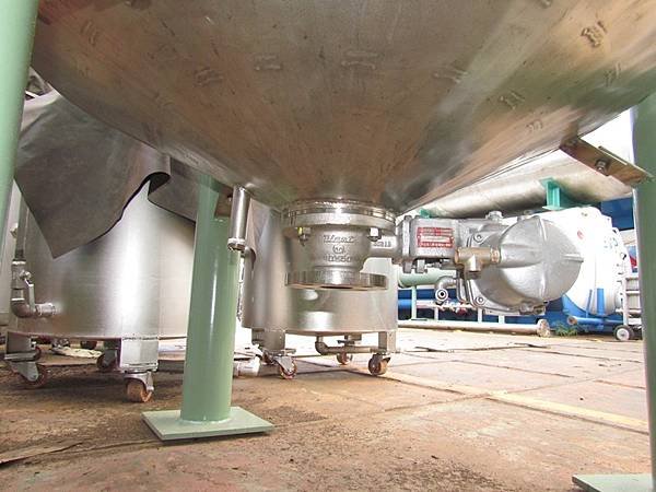 雙層攪拌桶,中間清洗槽內旋轉噴頭,容量483L,日本進 (11).JPG