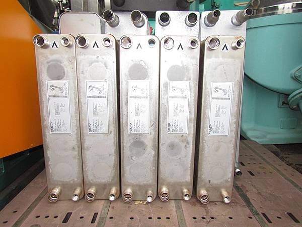 全新冷媒高壓板片冷凝器,型號B25TH x 46-1P-SC-S,面寬11.7公分,厚11公分,高52.3公分,日本進SWEP舒瑞普