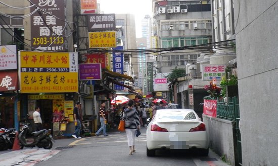 國賓長春旁巷子.jpg