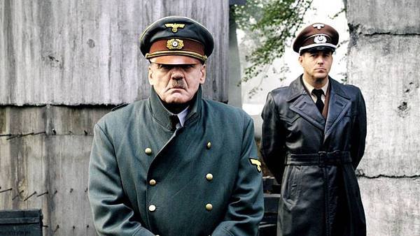 Bruno-Ganz-in-Der-Untergang-Downfall.jpg