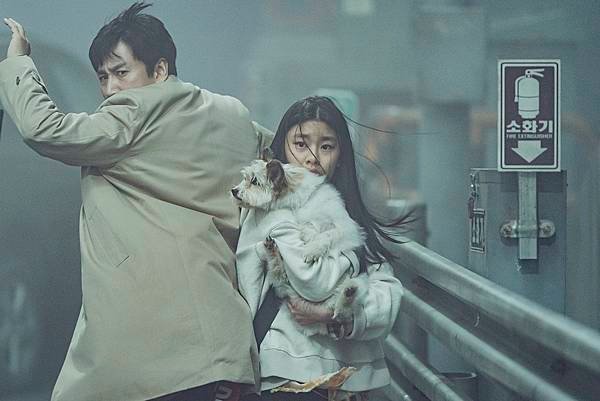 寂噤計畫_新聞稿照01_「孔劉女兒」金秀晏《寂噤計畫》扮李善均女兒展現寫實父女關係！.jpg