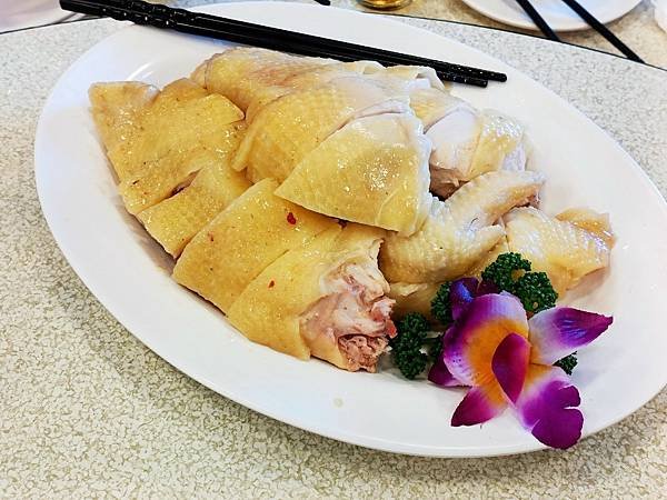 三峽美食｜春來園休閒餐館｜鱘龍魚60吃 藥膳鱘龍首