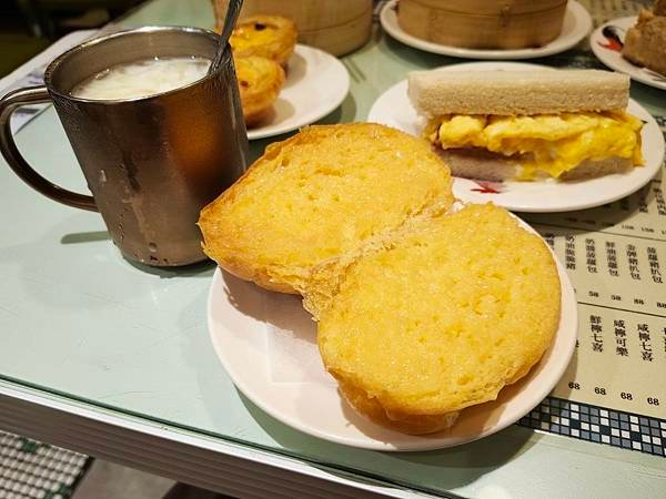 桃園美食推薦｜美生餐室｜明爐燒鴨飯 餐肉蛋三文治 酥皮蛋塔 