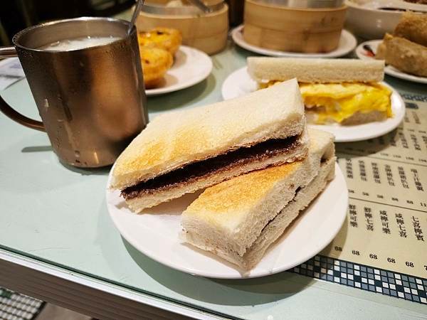 桃園美食推薦｜美生餐室｜明爐燒鴨飯 餐肉蛋三文治 酥皮蛋塔 