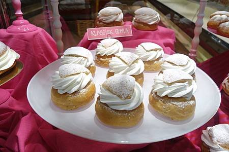 0416復活節_肥胖星期二吃的Semla 麵包.jpg