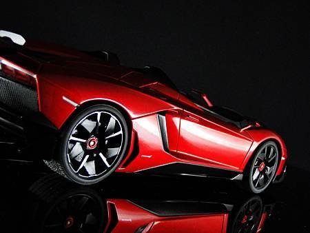 LAMBORGHINI AVENTADOR J