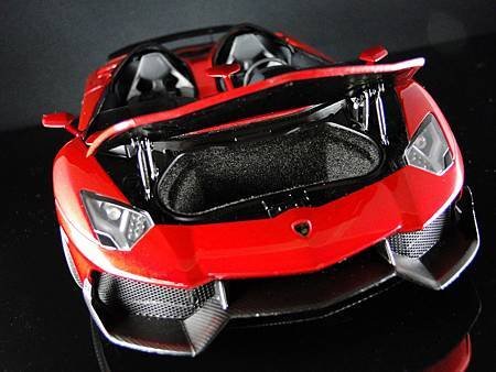 LAMBORGHINI AVENTADOR J