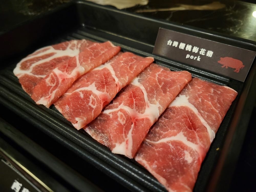 台中美食║南屯║Beef King║火鍋之頂級和牛吃到飽 (