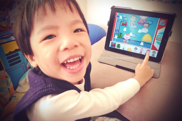 Todd用ipad玩super why學英文10.jpg