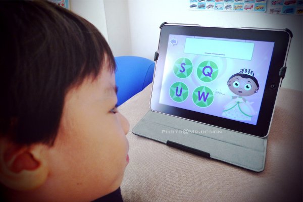 Todd用ipad玩super why學英文05.jpg