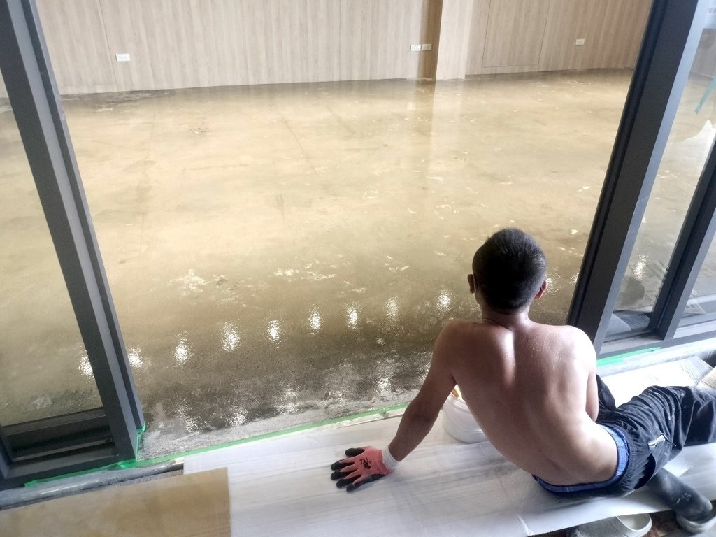 台南油漆｜環氧樹脂油漆5大好處｜振宏專業油漆團隊｜專業師傅施