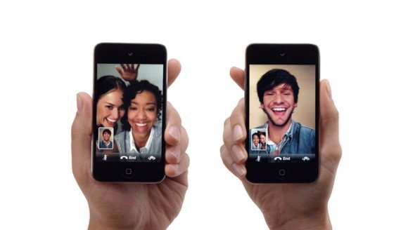 FaceTime-two-up-iPod-touch-580x328