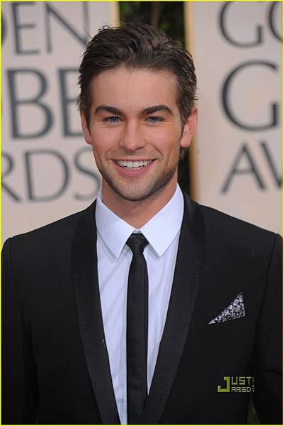 chace-crawford-2010-golden-globes-red-carpet-07.jpg