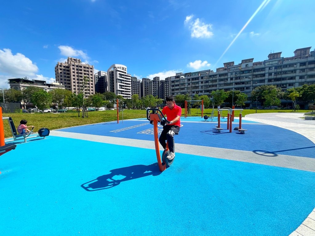 全台第一個「豬」主題親子公園｜台中豬事圓滿公園，小山豬滑梯、