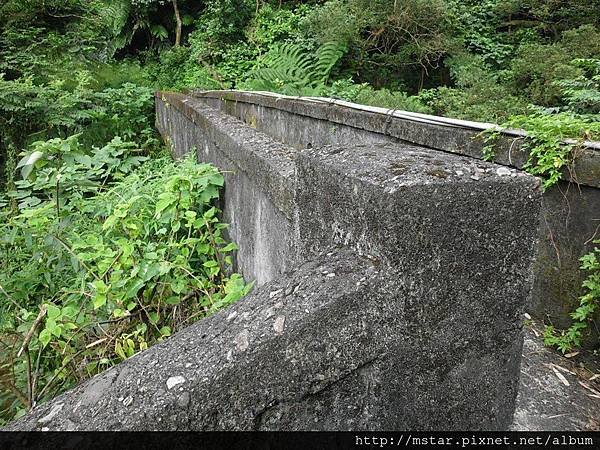 過水泥橋