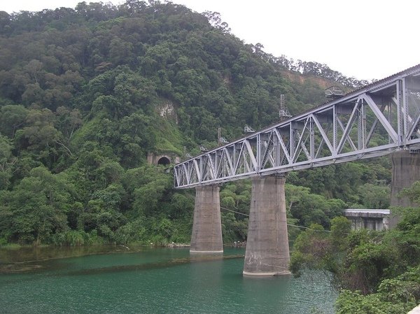 鯉魚潭鐵橋