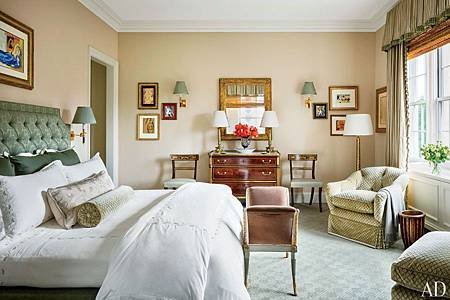 item17.rendition.slideshowWideHorizontal.alexa-hampton-18-manhattan-renovation-master-bedroom-after