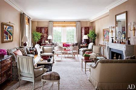 item1.rendition.slideshowWideHorizontal.alexa-hampton-02-manhattan-renovation-living-room-after
