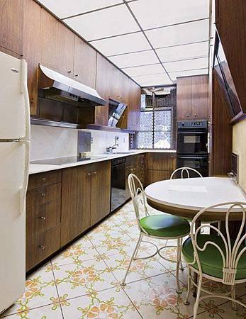 item5.rendition.slideshowWideVertical.alexa-hampton-06-manhatan-renovation-kitchen-before